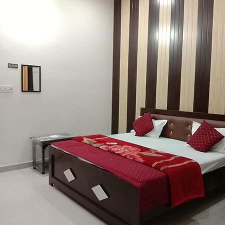 Ramam Hotel By Naavagat 700Mtr From Shri Ram Janambhumi Ayodhya Buitenkant foto