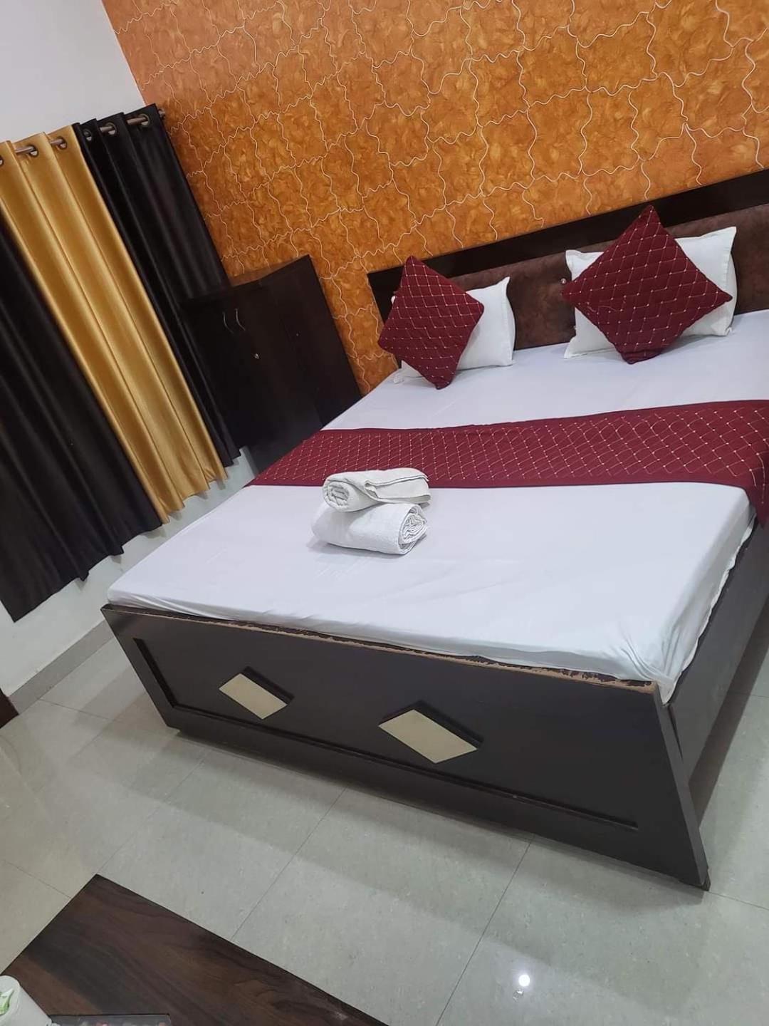 Ramam Hotel By Naavagat 700Mtr From Shri Ram Janambhumi Ayodhya Buitenkant foto