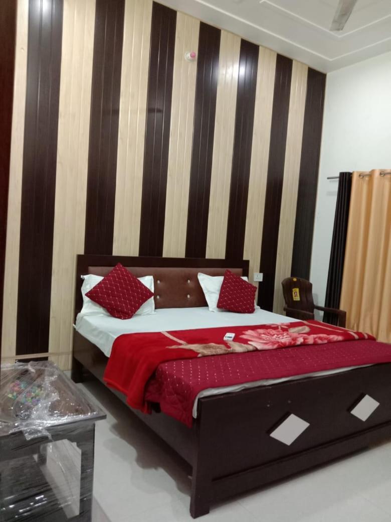 Ramam Hotel By Naavagat 700Mtr From Shri Ram Janambhumi Ayodhya Buitenkant foto