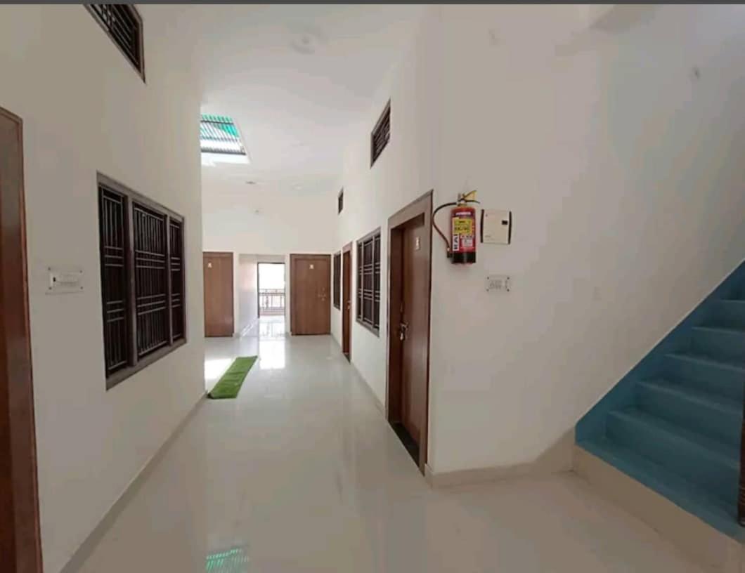 Ramam Hotel By Naavagat 700Mtr From Shri Ram Janambhumi Ayodhya Buitenkant foto