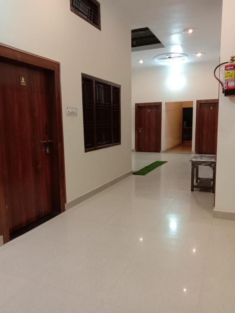 Ramam Hotel By Naavagat 700Mtr From Shri Ram Janambhumi Ayodhya Buitenkant foto