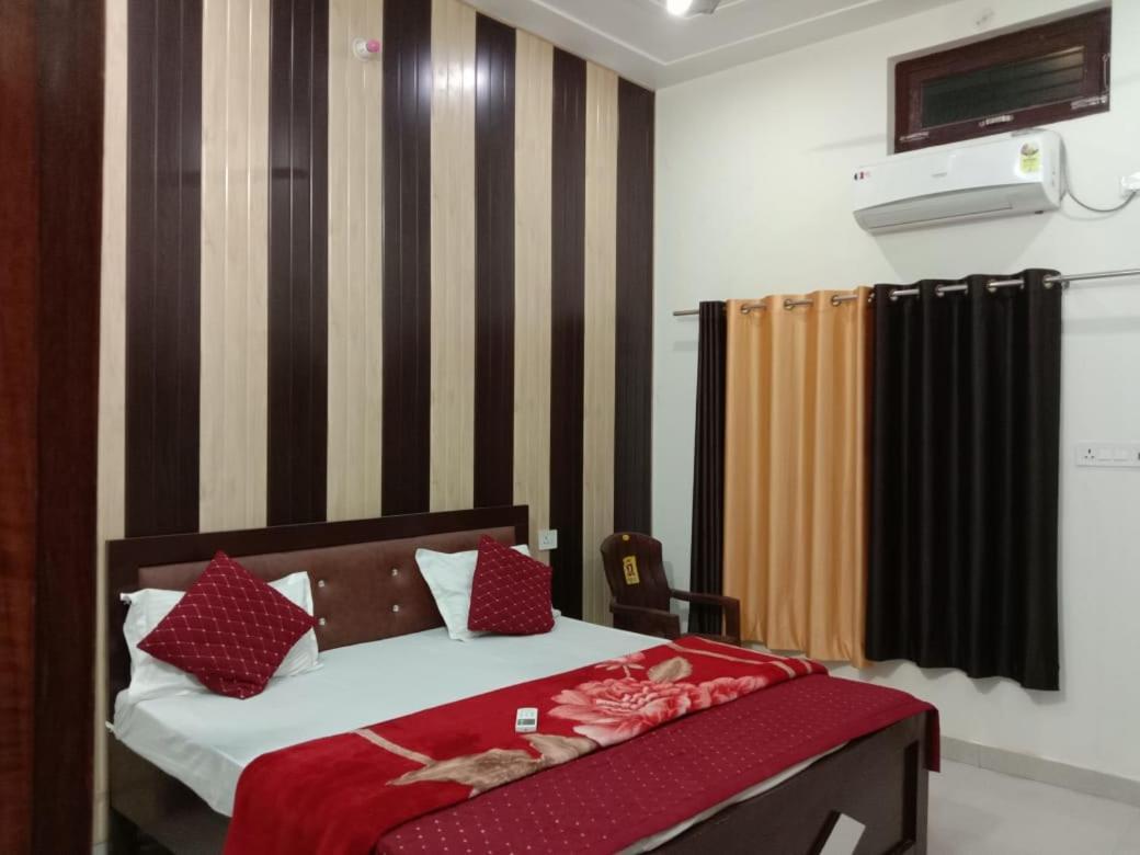Ramam Hotel By Naavagat 700Mtr From Shri Ram Janambhumi Ayodhya Buitenkant foto
