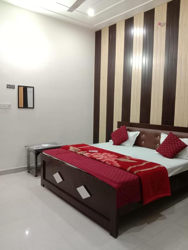 Ramam Hotel By Naavagat 700Mtr From Shri Ram Janambhumi Ayodhya Buitenkant foto